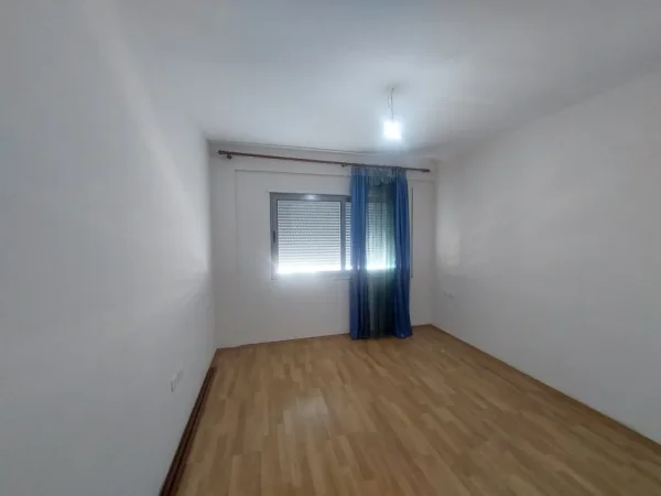 Tirane, jepet me qera apartament 2+1 Kati 5, 90 m² 450 € (Rruga 5 Maji)