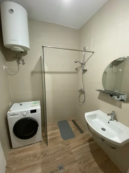 Tirane, jepet me qera apartament 1+1+Aneks+Ballkon Kati 1, 60 m² 550 € (Ambasada Amerikane)