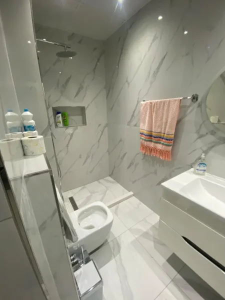 Durres, jepet me qera apartament 1+1 Kati 5, 68 m² 98000 € (Durres)