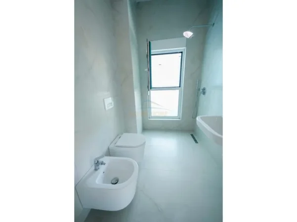 Tirane, shitet apartament 1+1 Kati 5, 64 m² 96.000 € (Ali Dem)