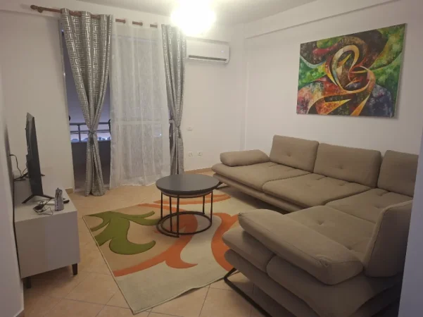 Tirane, jepet me qera nga Pronari, pa-komision apartament 1+1+Aneks+Ballkon Kati 2, 80 m² 400 € (Astir)