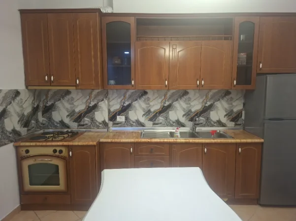 Tirane, jepet me qera nga Pronari, pa-komision apartament 1+1+Aneks+Ballkon Kati 2, 80 m² 400 € (Astir)