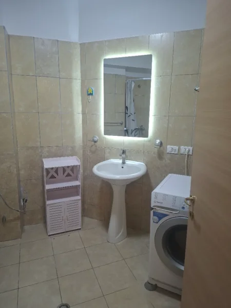 Tirane, jepet me qera nga Pronari, pa-komision apartament 1+1+Aneks+Ballkon Kati 2, 80 m² 400 € (Astir)