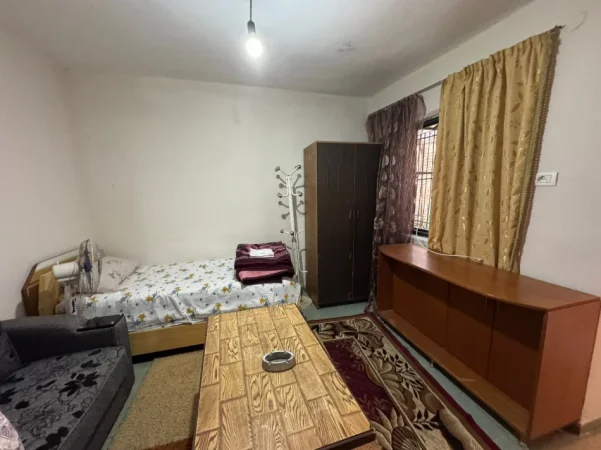 Tirane, jepet me qera garsonier 1+1 Kati 0, 32 m² 200 € 