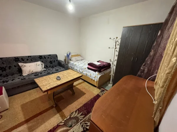 Tirane, jepet me qera garsonier 1+1 Kati 0, 32 m² 200 € 