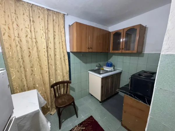 Tirane, jepet me qera garsonier 1+1 Kati 0, 32 m² 200 € 