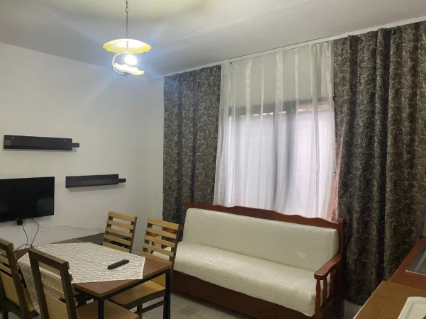 Tirane, jepet me qera shtepi 1+1+Ballkon Kati 0, 78 m² 340 € (ne rrugen Besa Tirane.)