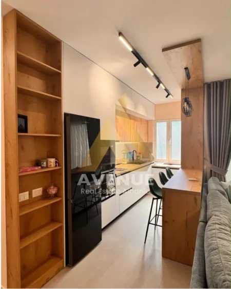 Tirane, jepet me qera apartament 1+1+Ballkon Kati 4, 65 m² 750 € (Rruga Myslym Shyri)