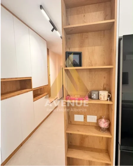 Tirane, jepet me qera apartament 1+1+Ballkon Kati 4, 65 m² 750 € (Rruga Myslym Shyri)