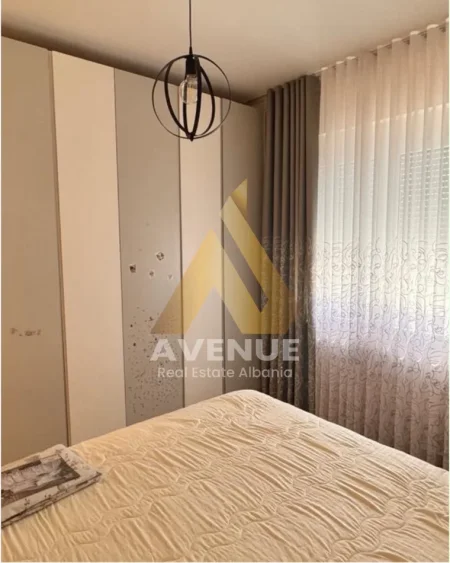 Tirane, jepet me qera apartament 1+1+Ballkon Kati 4, 65 m² 750 € (Rruga Myslym Shyri)