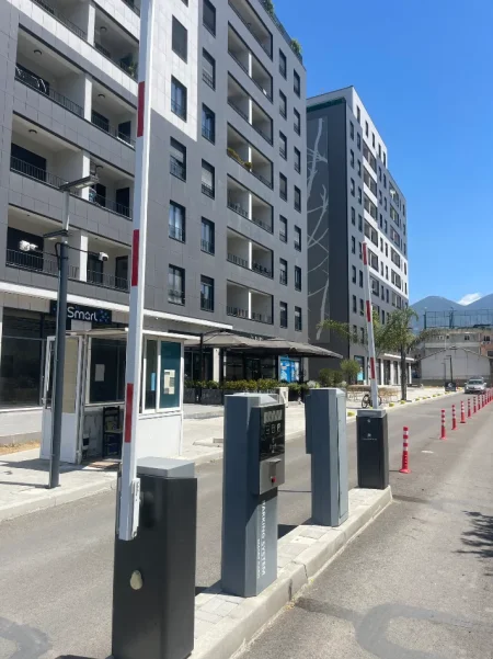 Tirane, Liste me oferta garazh | post parkimi , 10.000 m² 40 € (Karl gega)