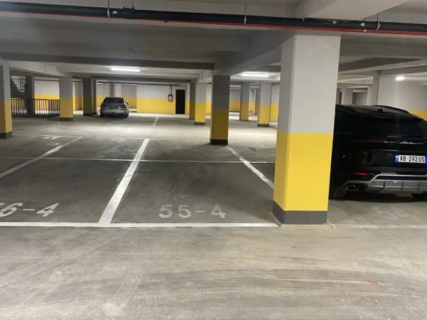 Tirane, Liste me oferta garazh | post parkimi , 10.000 m² 40 € (Karl gega)