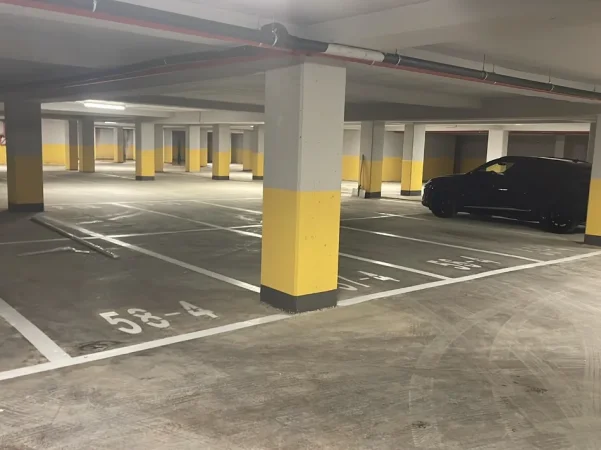 Tirane, Liste me oferta garazh | post parkimi , 10.000 m² 40 € (Karl gega)