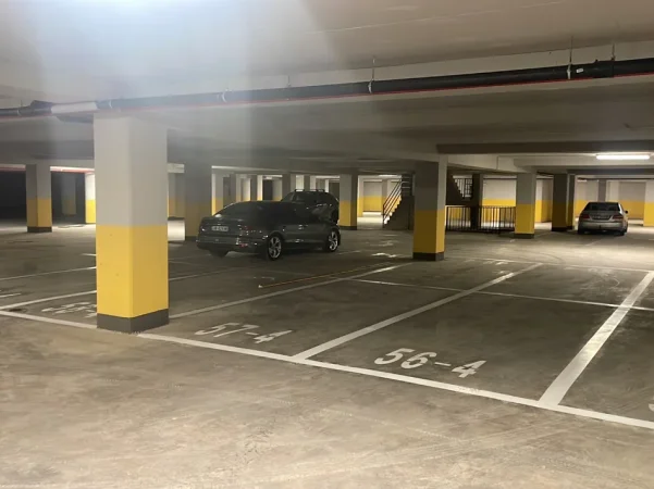 Tirane, Liste me oferta garazh | post parkimi , 10.000 m² 40 € (Karl gega)