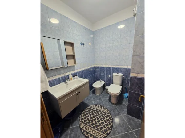 Tirane, jepet me qera apartament 2+1+Ballkon Kati 8, 115 m² 700 € (5 maji)