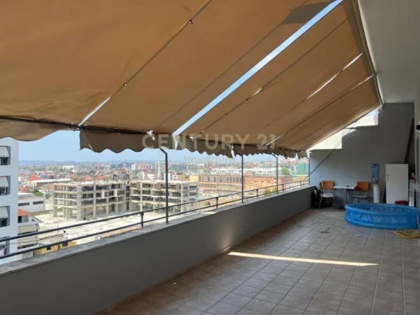 Tirane, jepet me qera apartament 2+1+Ballkon Kati 8, 115 m² 700 € (5 maji)