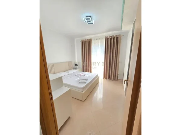 Tirane, jepet me qera apartament 2+1+Ballkon Kati 8, 115 m² 700 € (5 maji)