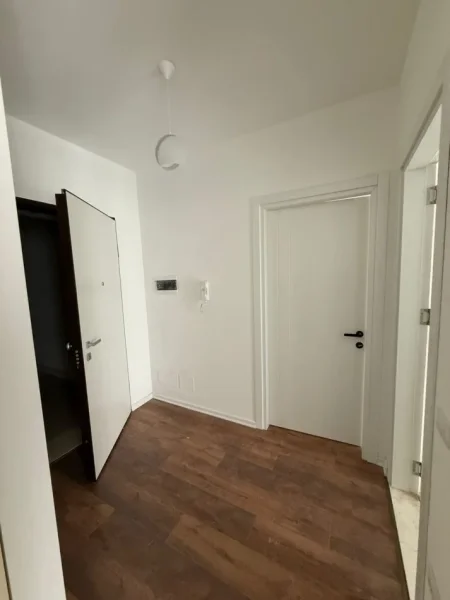 Tirane, jepet me qera apartament 1+1 Kati 2, 65 m² 550 € (Don Bosko)