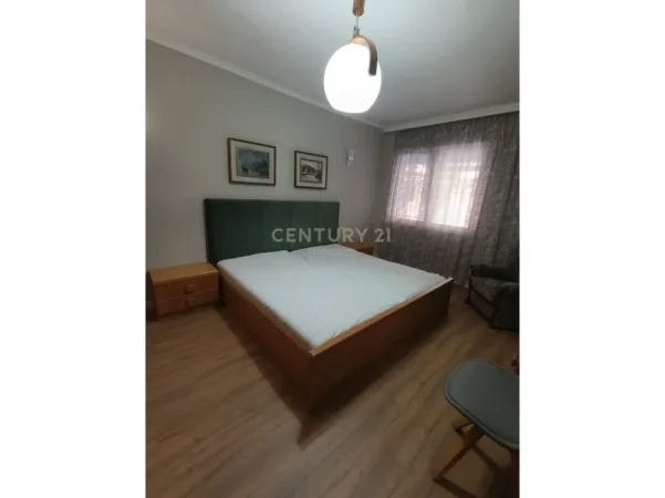 Tirane, jepet me qera apartament 2+1 Kati 1, 75 m² 750 € (blloku prane frutza)