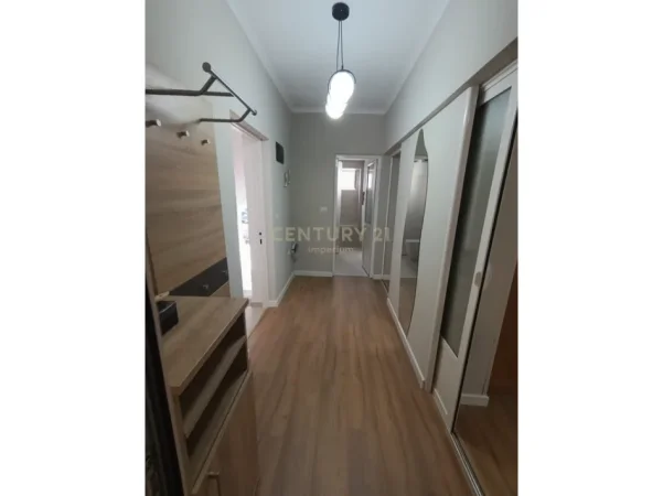 Tirane, jepet me qera apartament 2+1 Kati 1, 75 m² 750 € (blloku prane frutza)