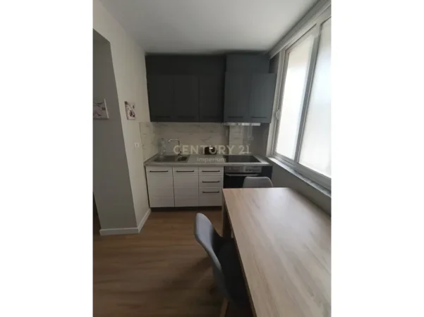 Tirane, jepet me qera apartament 2+1 Kati 1, 75 m² 750 € (blloku prane frutza)
