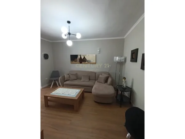 Tirane, jepet me qera apartament 2+1 Kati 1, 75 m² 750 € (blloku prane frutza)