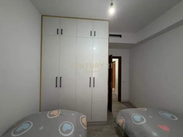 Tirane, jepet me qera apartament 2+1 Kati 8, 106 m² 800 € (perballe spitalit amerikan 3 tek golden park)