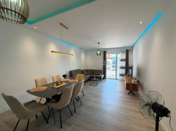Tirane, jepet me qera apartament 2+1 Kati 8, 106 m² 800 € (perballe spitalit amerikan 3 tek golden park)