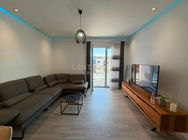 Tirane, jepet me qera apartament 2+1 Kati 8, 106 m² 800 € (perballe spitalit amerikan 3 tek golden park)