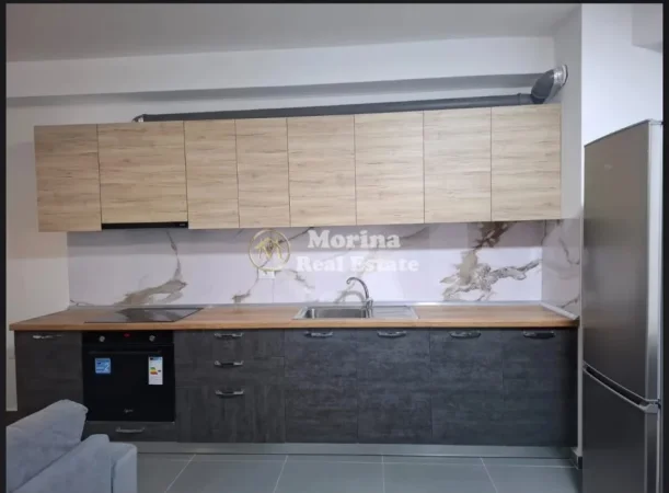 Tirane, jepet me qera apartament 3+1 Kati 3, 116 m² 650 € (Rruga 5 Maji)