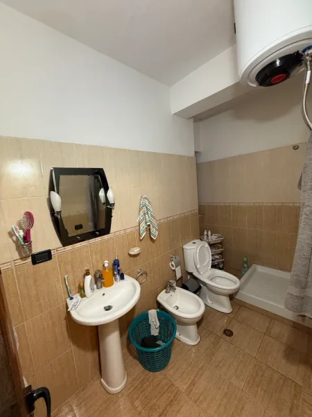 Tirane, jepet me qera apartament 2+1+Ballkon Kati 2, 120 m² 550 € (Ernest Bushati)