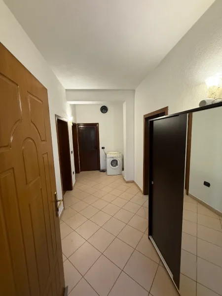 Tirane, jepet me qera apartament 2+1+Ballkon Kati 2, 120 m² 550 € (Ernest Bushati)