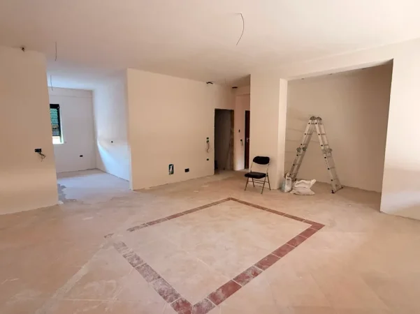 Tirane, shitet apartament 5+1 Kati 3, 127 m² 220.000 € (Rruga Hasan Vogli)