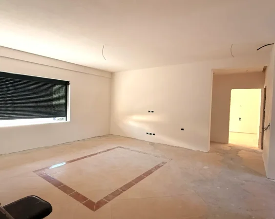 Tirane, shitet apartament 5+1 Kati 3, 127 m² 220.000 € (Rruga Hasan Vogli)