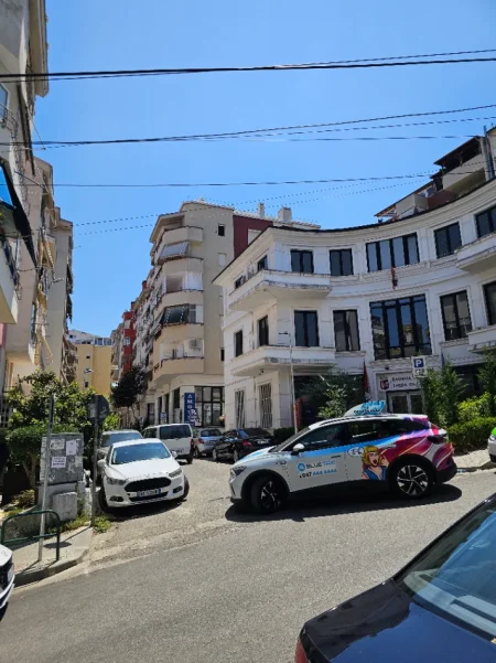 Tirane, shitet nga Pronari, pa-komision apartament 2+1+Aneks+Ballkon Kati 3, 121 m² 249.000 € (Rrapo hekali)