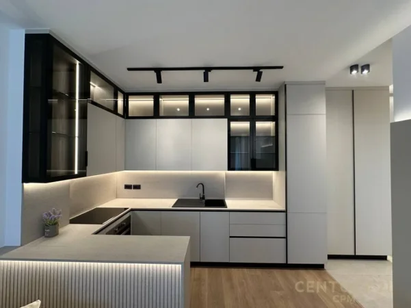 Tirane, shitet apartament 1+1 Kati 8, 72 m² (porcelan tek kompleksi erli)