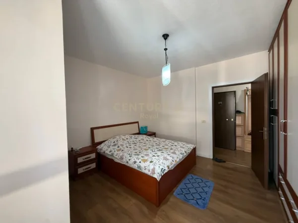 Tirane, jepet me qera apartament 2+1 Kati 8, 120 m² 850 € (rruga e elbasanit)