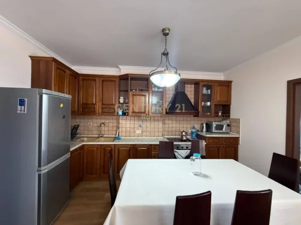 Tirane, jepet me qera apartament 2+1 Kati 8, 120 m² 850 € (rruga e elbasanit)