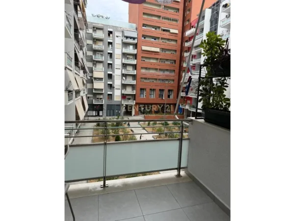 Tirane, shitet apartament 1+1+Ballkon Kati 2, 60 m² 142.000 € (selite perballe spitalit amerikan 3 tek golden park)