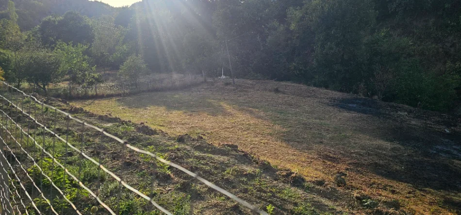Tirane, shitet toke , 1.500 m² 40.milion (Baldushk)