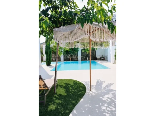 Tirane, shitet Vile 5+1 Kati 3, 415 m² 600.000 € (5 min nga qendra)