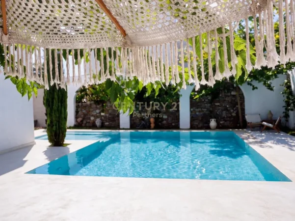 Tirane, shitet Vile 5+1 Kati 3, 415 m² 600.000 € (5 min nga qendra)
