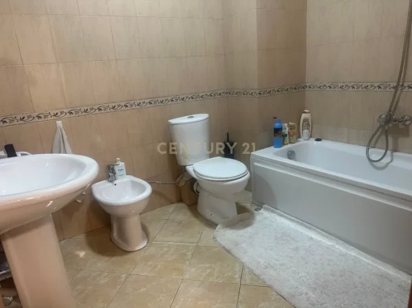 Tirane, shitet apartament 2+1+Ballkon Kati 7, 137 m² 260.000 € (don bosko)