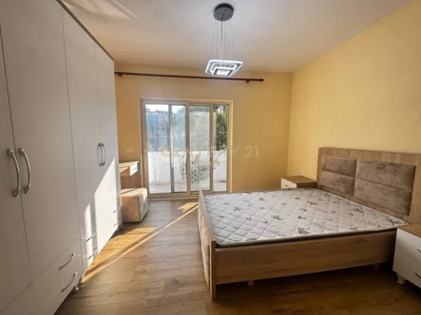 Tirane, jepet me qera apartament 2+1 Kati 1, 78 m² 650 € (mine peza)