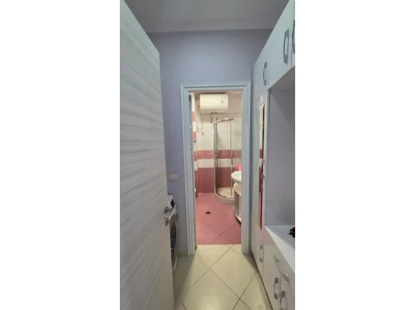 Tirane, jepet me qera apartament 1+1 Kati 7, 70 m² 600 € (materniteti i ri)