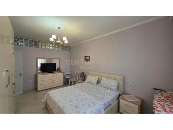 Tirane, jepet me qera apartament 1+1 Kati 7, 70 m² 600 € (materniteti i ri)
