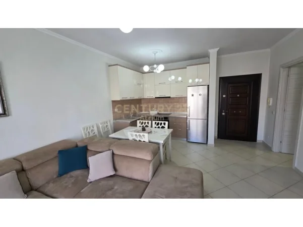 Tirane, jepet me qera apartament 1+1 Kati 7, 70 m² 600 € (materniteti i ri)
