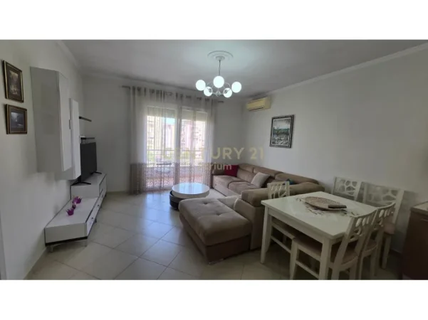 Tirane, jepet me qera apartament 1+1 Kati 7, 70 m² 600 € (materniteti i ri)
