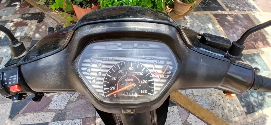 Tirane, shes motor Yinxiang , e zeze