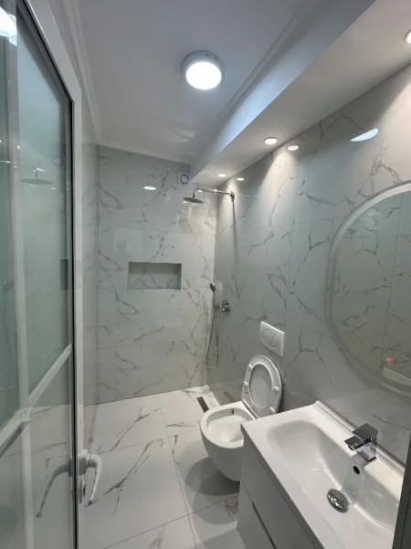 Tirane, jepet me qera apartament 2+1+Aneks+Ballkon Kati 4, 75 m² 650 € (Hasan ceka mbrapa artistit)